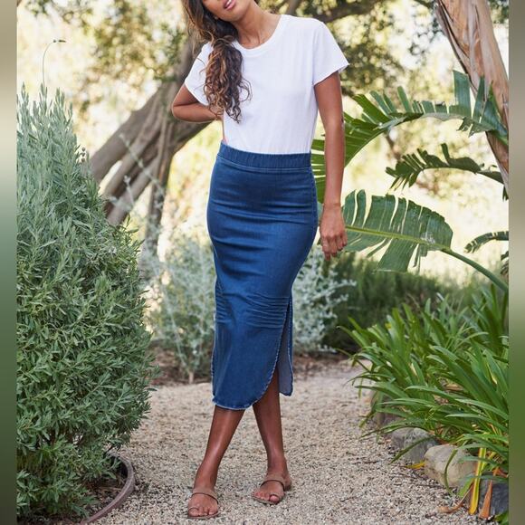 Frank & Eileen Unforgettable Denim Skirt Medium Wash Distressed Grinding Size 2 - Picture 1 of 8